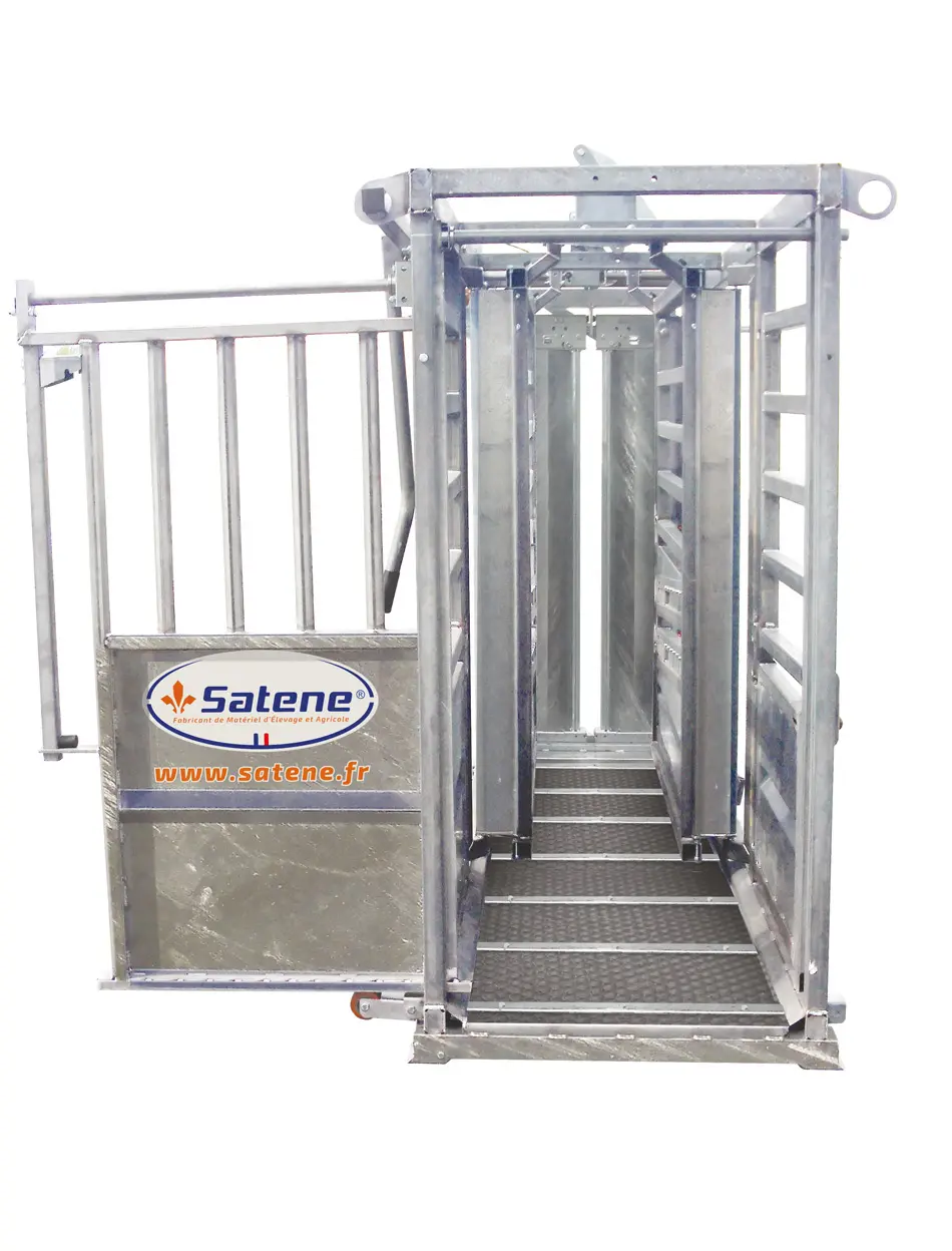 Vue arrière de la cage de contention CCR8000 avec porte coulissante et largeur réglable