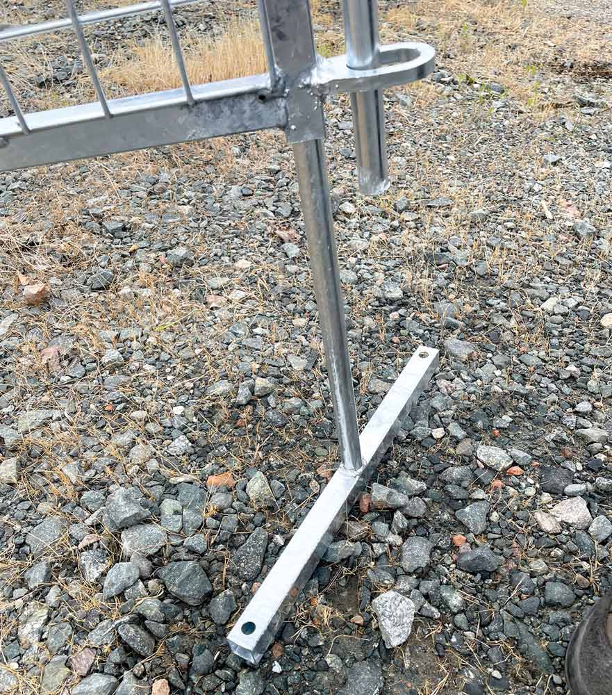 claie grillagée avec pied stabilisateur fourni